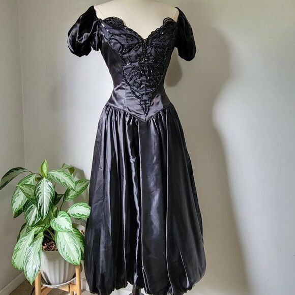 VINTAGE BLACK BEADED COCKTAIL FORMAL DRESS BEST FITS SMALL - Picture 1 of 16